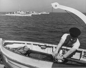 Q065, Q091 and Q053 on patrol. Dept. Royal Canadian Navy (GM 0342) collection.