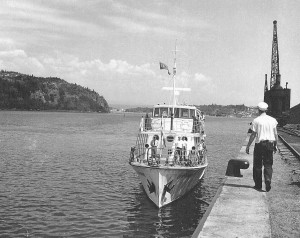 1956, docking at Chicoutimi, Québec. Office Provincial de Publicité (#210197)